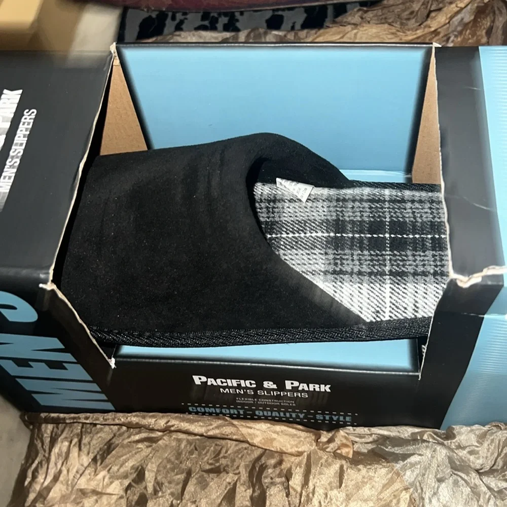 Pacific & Park Men's Gray Slip-On Mule Slippers. Size 8-9 / Medium. New in box. - Picture 3 of 3